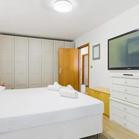 Hostdomus - Barba House Apartmán *